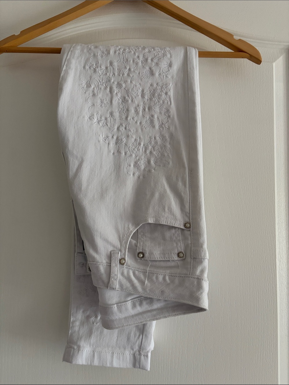 V Cristina White Skinny Jeans with Tonal Floral Embroidery